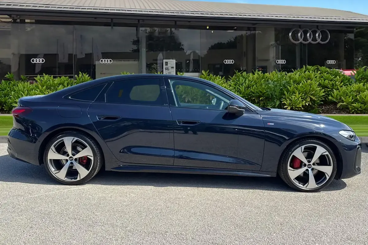 Used Audi A5 Advanced 204 HP (150 kW) 2025 Blue Sedan