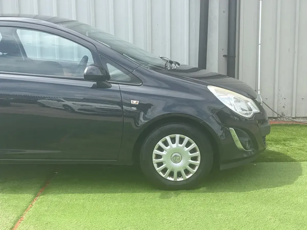 Used Vauxhall Corsa S 65 HP (47 kW) 2012 Black Hatchback
