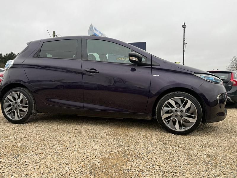 Used Renault Zoe Signature 80 kW (109 HP) 2019 Purple Hatchback