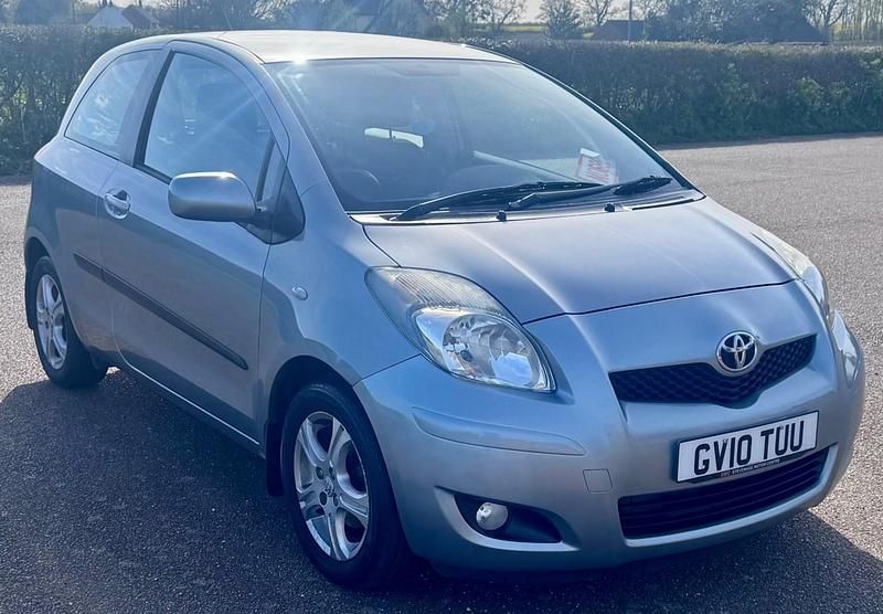 Used Toyota Yaris 2010 Silver Hatchback