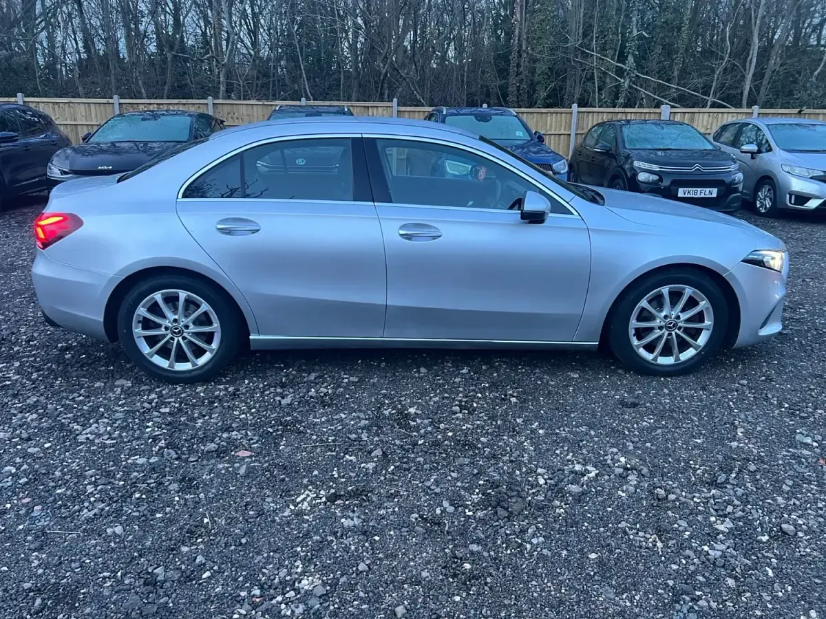 Käytetty Mercedes A200 2019 Hopea Sedan
