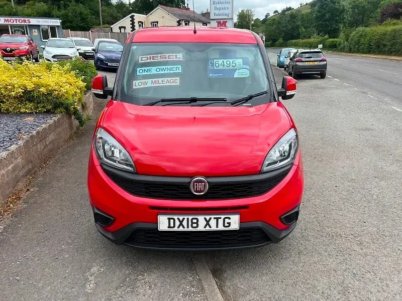 Used Fiat Doblò 95 HP (69 kW) 2018 Red MPV