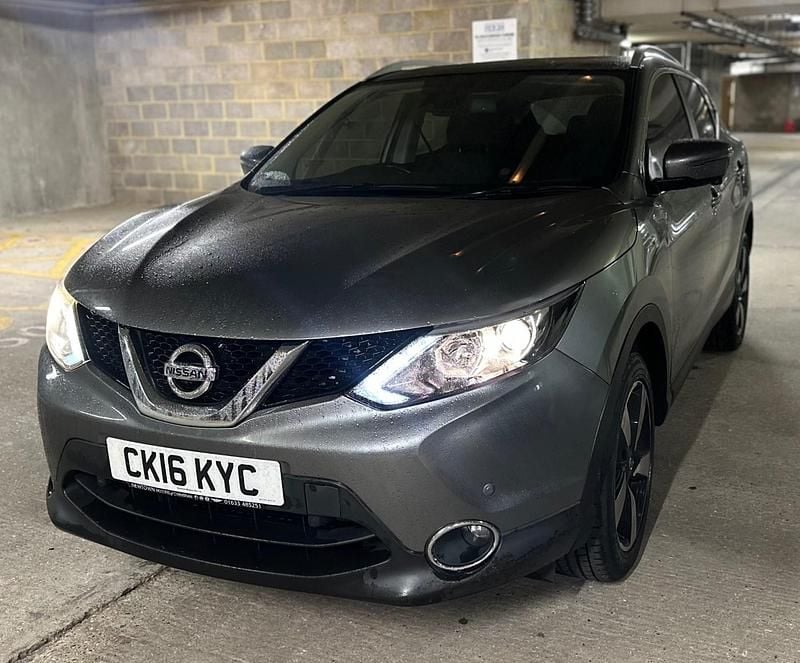 Grey Used 2016 Nissan Qashqai N-Connecta SUV | £4,775 (Good price) - Image 1/4