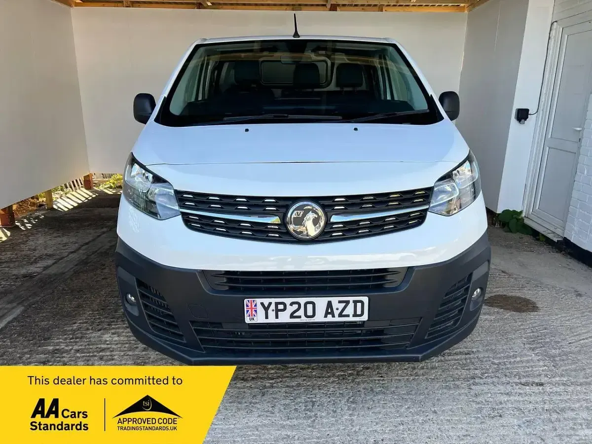 Used Vauxhall Vivaro S 100 HP (73 kW) 2020 White MPV