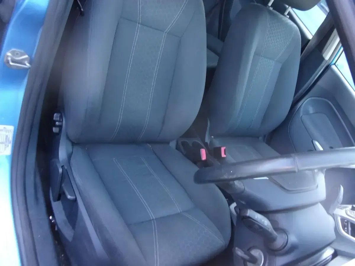 Usado Ford Fiesta Zetec 70 HP (51 kW) 2009 Azul Citadino