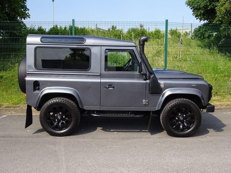 Used Land Rover Defender 122 HP (89 kW) 2016 Grey Estate