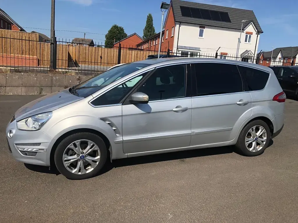 Used Ford S-MAX Titanium 163 HP (119 kW) 2011 Silver metallic MPV