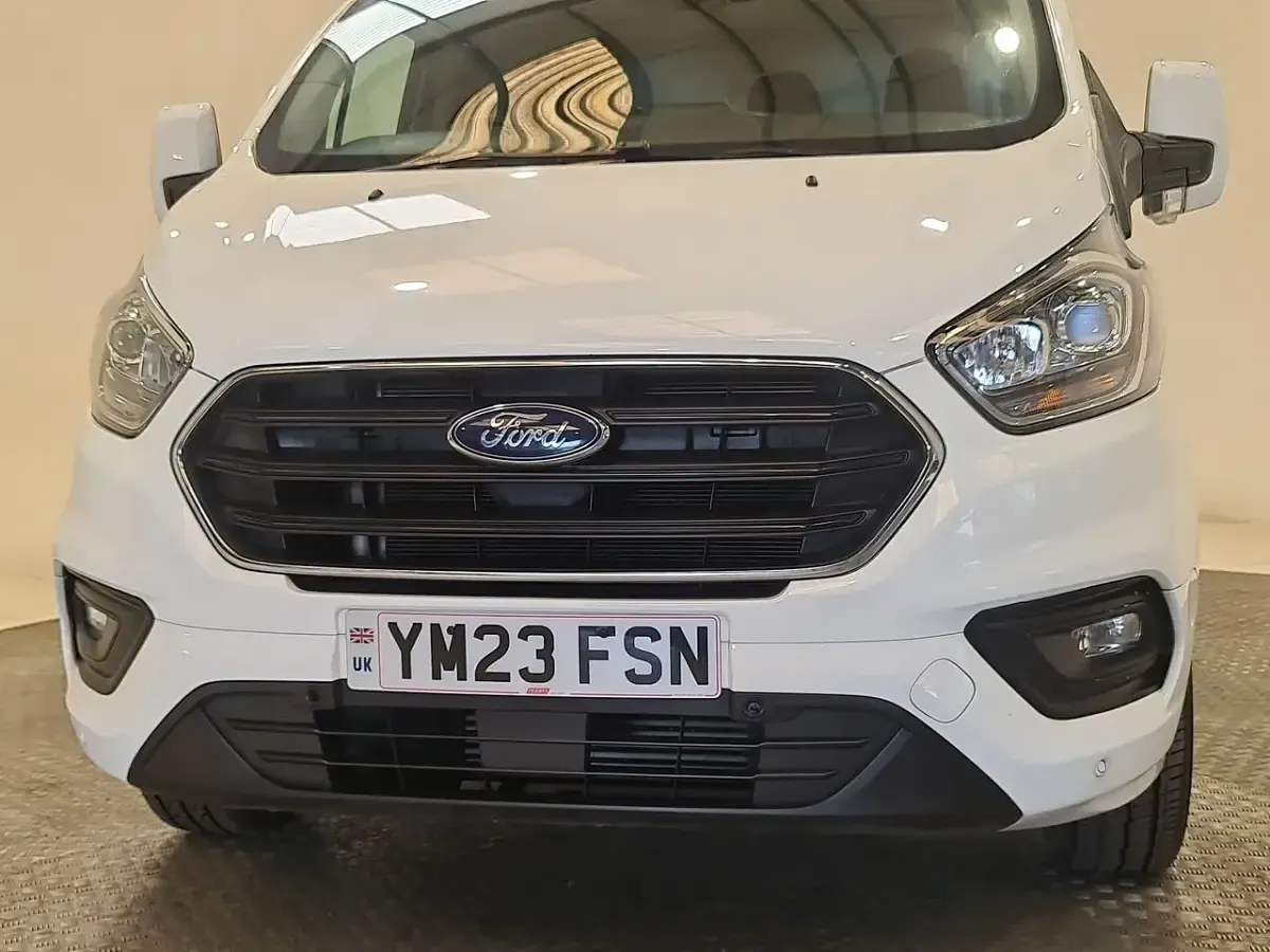 Used Ford Transit Custom Limited 130 HP (95 kW) 2023 White Van
