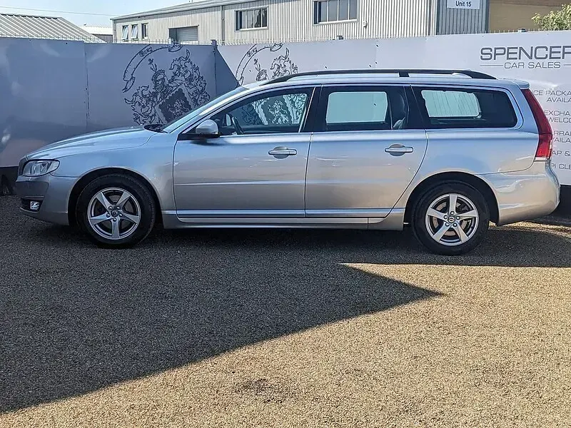 Second-hand Volvo V70 Business Edition 150 CP (110 kW) 2015 Argintiu Break