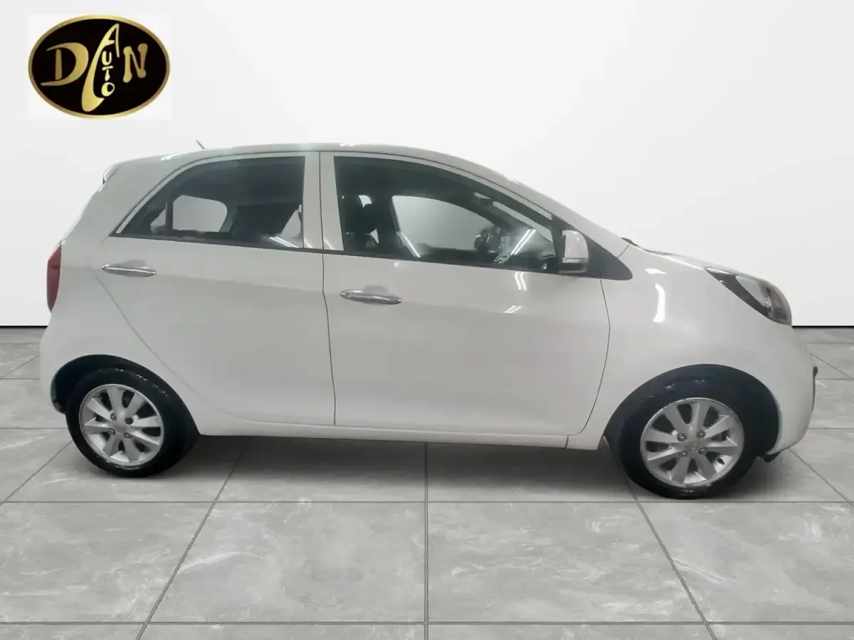 Used Kia Picanto 68 HP (50 kW) 2012 White Hatchback