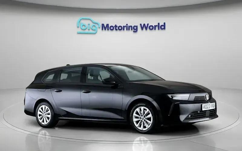 Used Vauxhall Astra Design Edition 131 HP (96 kW) 2025 Estate