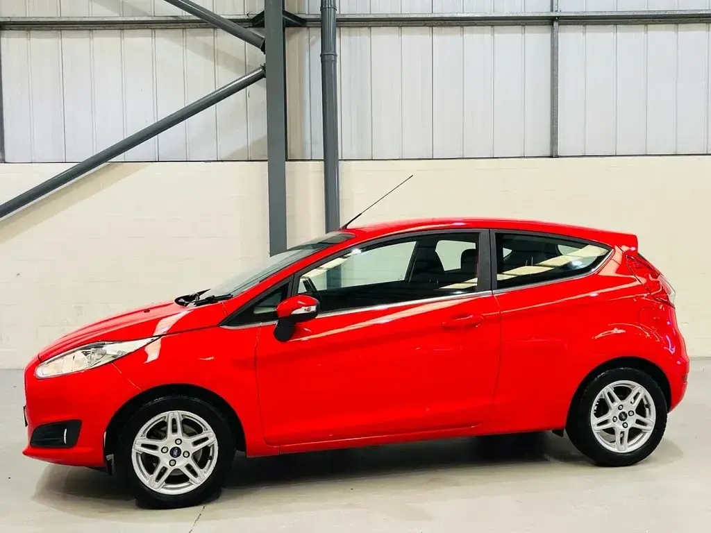 Used Ford Fiesta Zetec 82 HP (60 kW) 2013 Red Hatchback