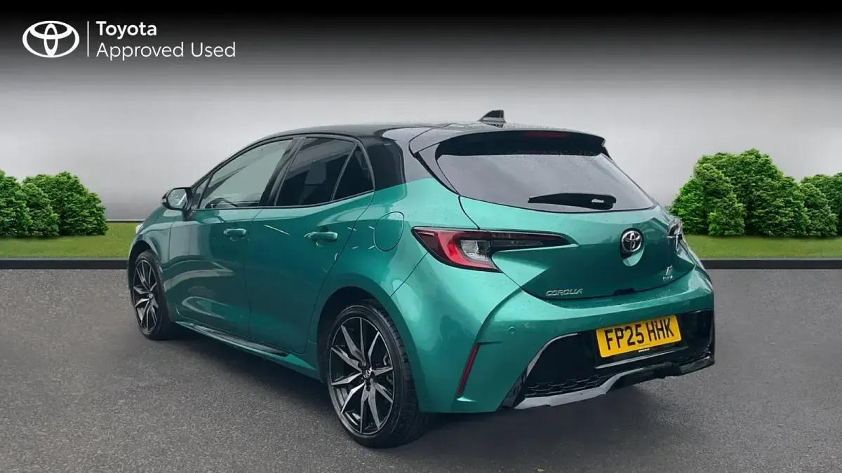 Usado Toyota Corolla Sport 196 HP (144 kW) 2025 Verde Citadino