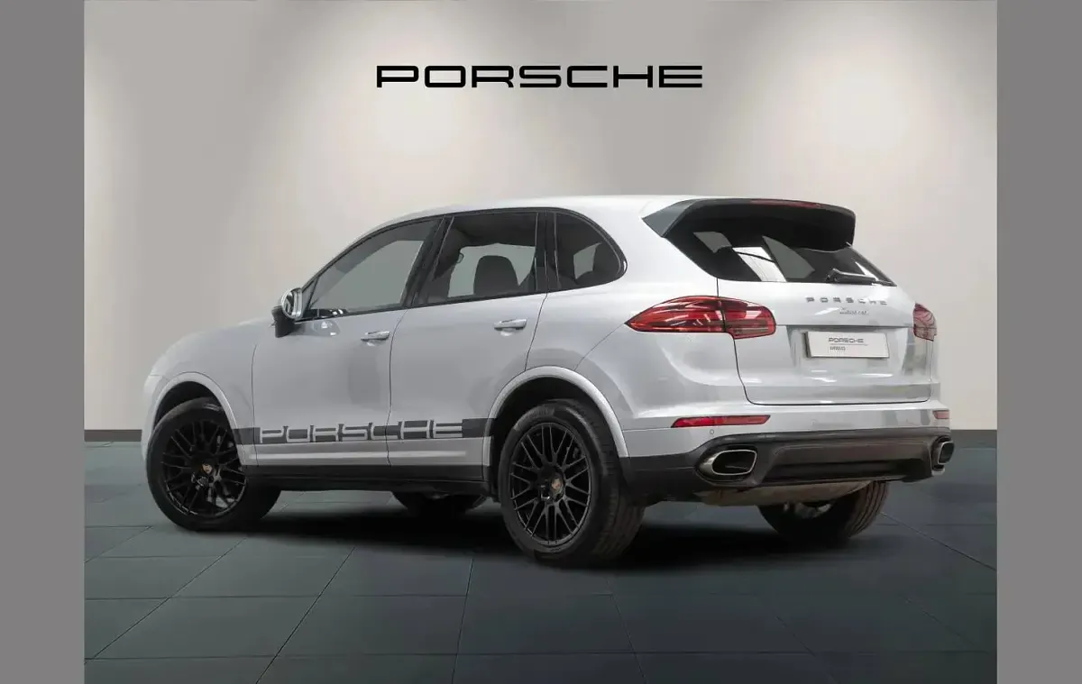 Używany Porsche Cayenne Platinum Edition 258 KM (189 kW) 2017 Srebrny SUV