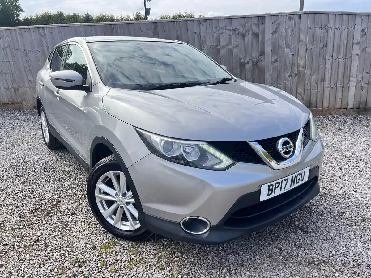 Used Nissan Qashqai Acenta 110 HP (80 kW) 2017 Silver SUV