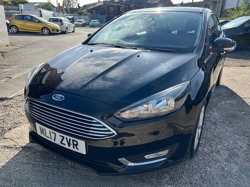 Used Ford Focus Titanium 120 HP (88 kW) 2017 Black Hatchback