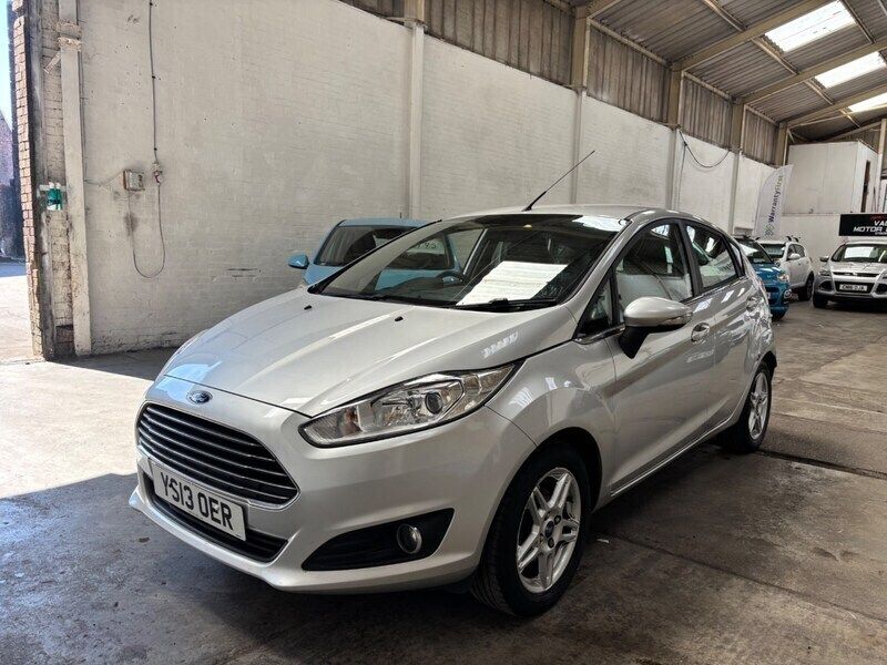 Silver Used 2013 Ford Fiesta Zetec Hatchback | £2,595 (Fair price) - Image 1/4