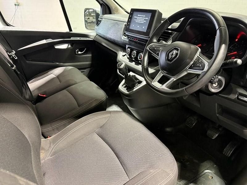 Used Renault Trafic 2022 White MPV