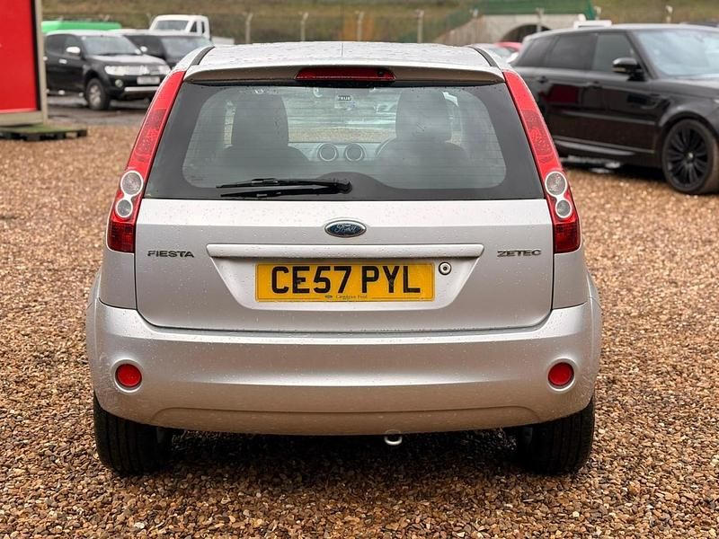 Used Ford Fiesta Zetec 79 HP (58 kW) 2007 Silver Hatchback