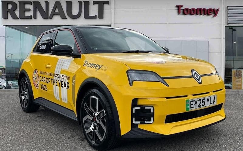 Yellow New 2025 Renault R5 Urban Hatchback | £23,590 (Good price) - Image 1/4