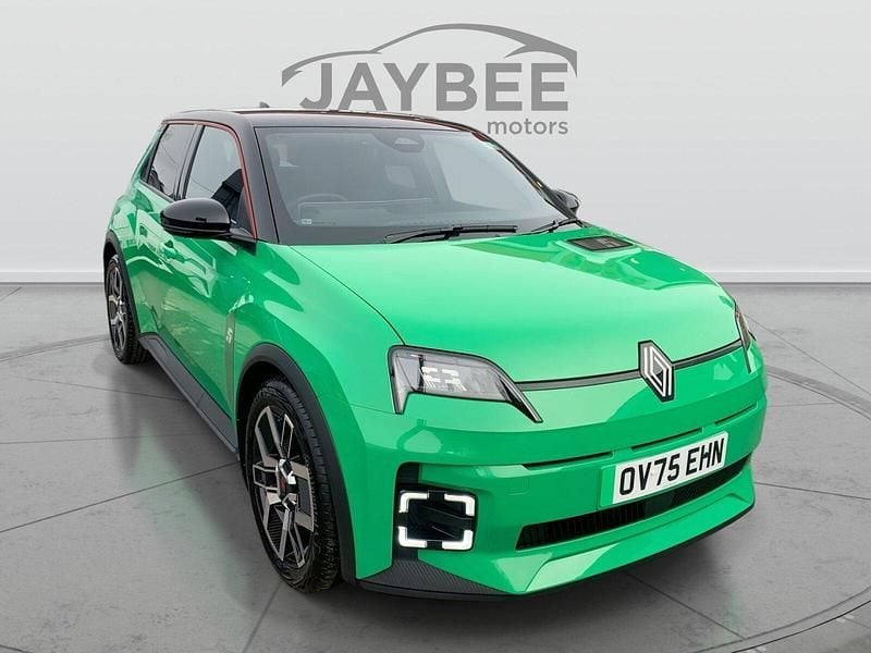 Usado Renault R5 Urban 88 kW (120 HP) 2025 Verde Citadino