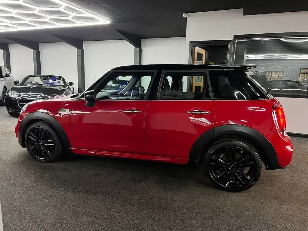 Used Mini Cooper Hatch 136 HP (100 kW) 2019 Red Hatchback