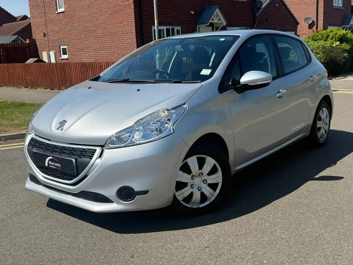 Second-hand Peugeot 208 Access 82 CP (60 kW) 2014 Argintiu Hatchback