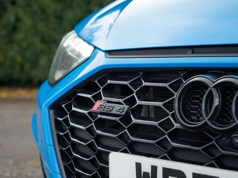 Used Audi RS4 Comfort 450 HP (330 kW) 2022 Blue Estate