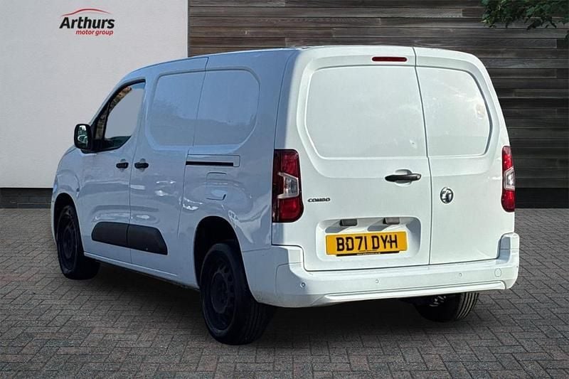 Used Vauxhall Combo Sportive 99 HP (72 kW) 2021 White MPV