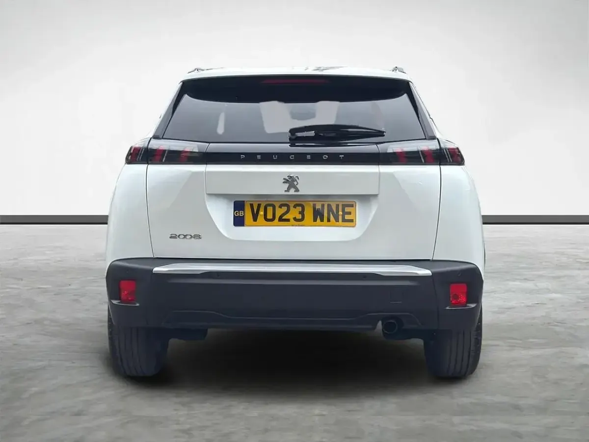Used Peugeot 2008 Active+ 100 HP (73 kW) 2023 White SUV