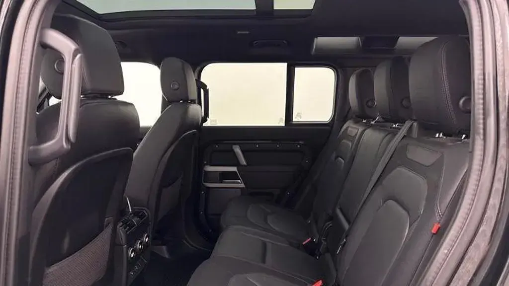Used Land Rover Defender SE Dynamic 2024 Black SUV