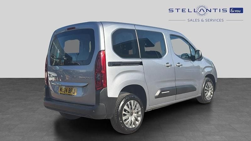 Usado Citroën Berlingo 128 HP (94 kW) 2024 Cinzento Monovolume
