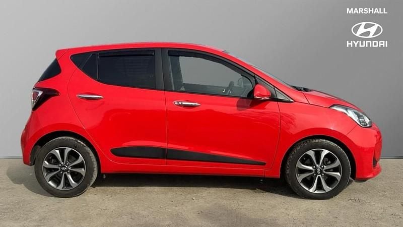 Used Hyundai i10 Premium SE 87 HP (63 kW) 2019 Red Hatchback