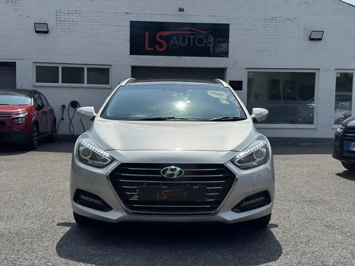 Used Hyundai i40 Premium 139 HP (102 kW) 2015 Silver Estate