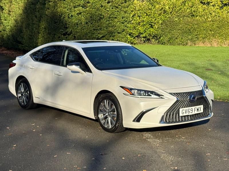 Used Lexus ES300H 2019 White Sedan