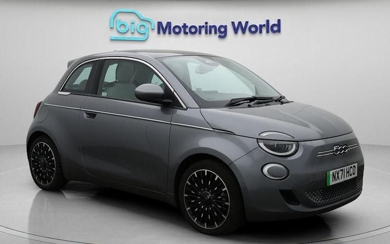 Used 2025 Fiat 500e La Prima Hatchback | £14,400 (Super price) - Image 1/4