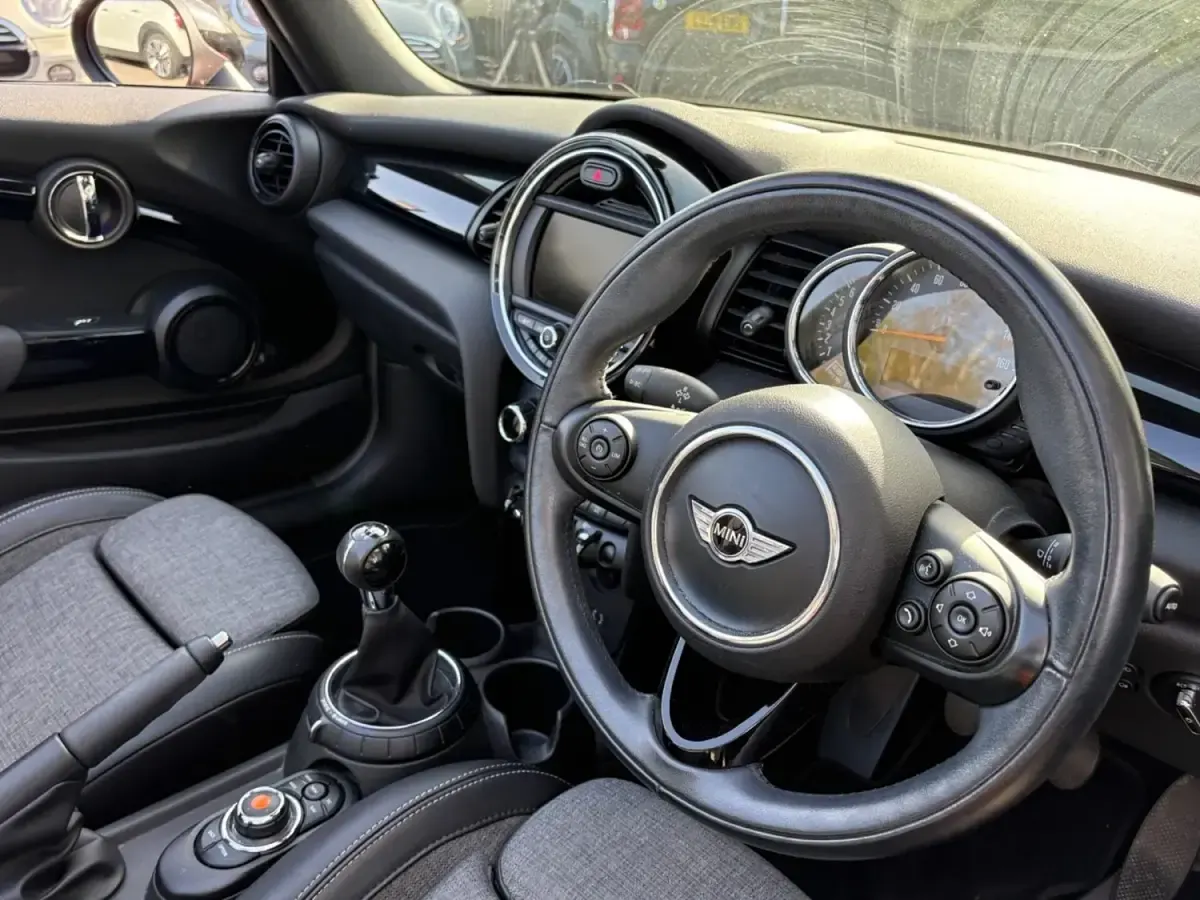 Używany Mini Cooper Cabriolet 2017 Czerwony Kabriolet