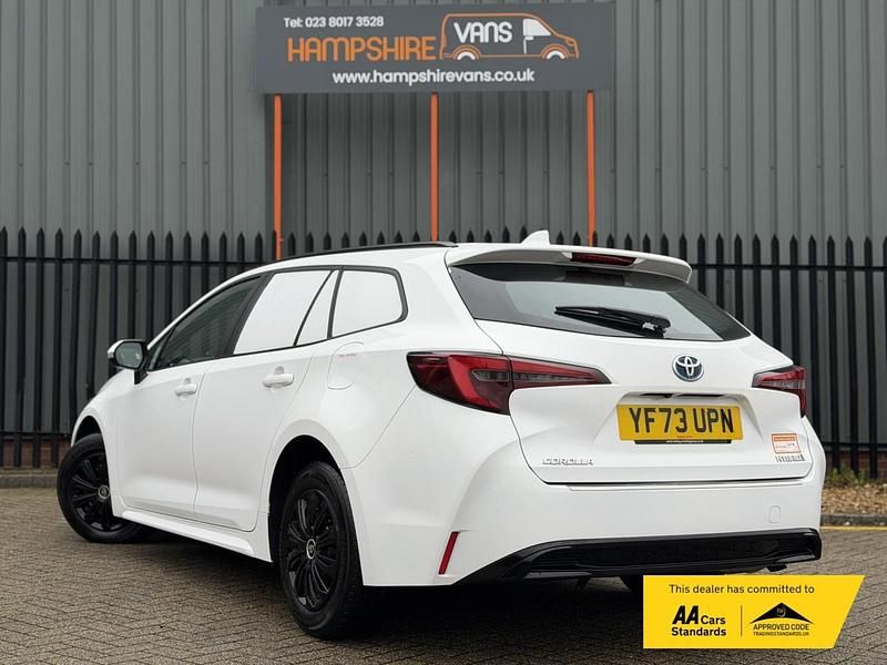 Begagnad Toyota Corolla 140 HK (102 kW) 2023 Vit Van