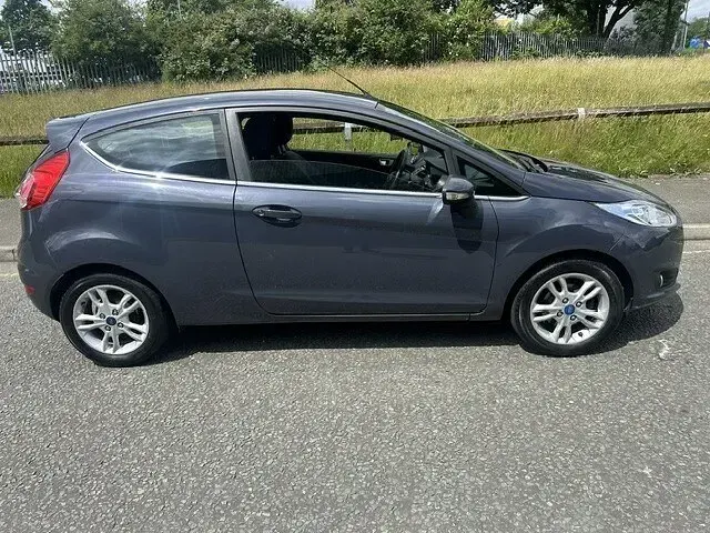 Used Ford Fiesta Zetec 82 HP (60 kW) 2015 Grey Hatchback
