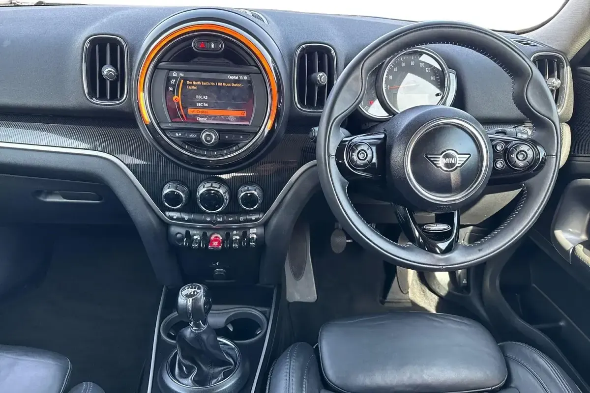 Usado Mini Cooper Exclusive 136 CV (100 kW) 2019 Blanco Utilitario