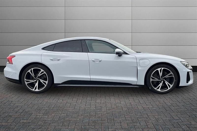 Used Audi e-tron GT quattro Comfort 389 kW (530 HP) 2022 Suzuka grey Sedan