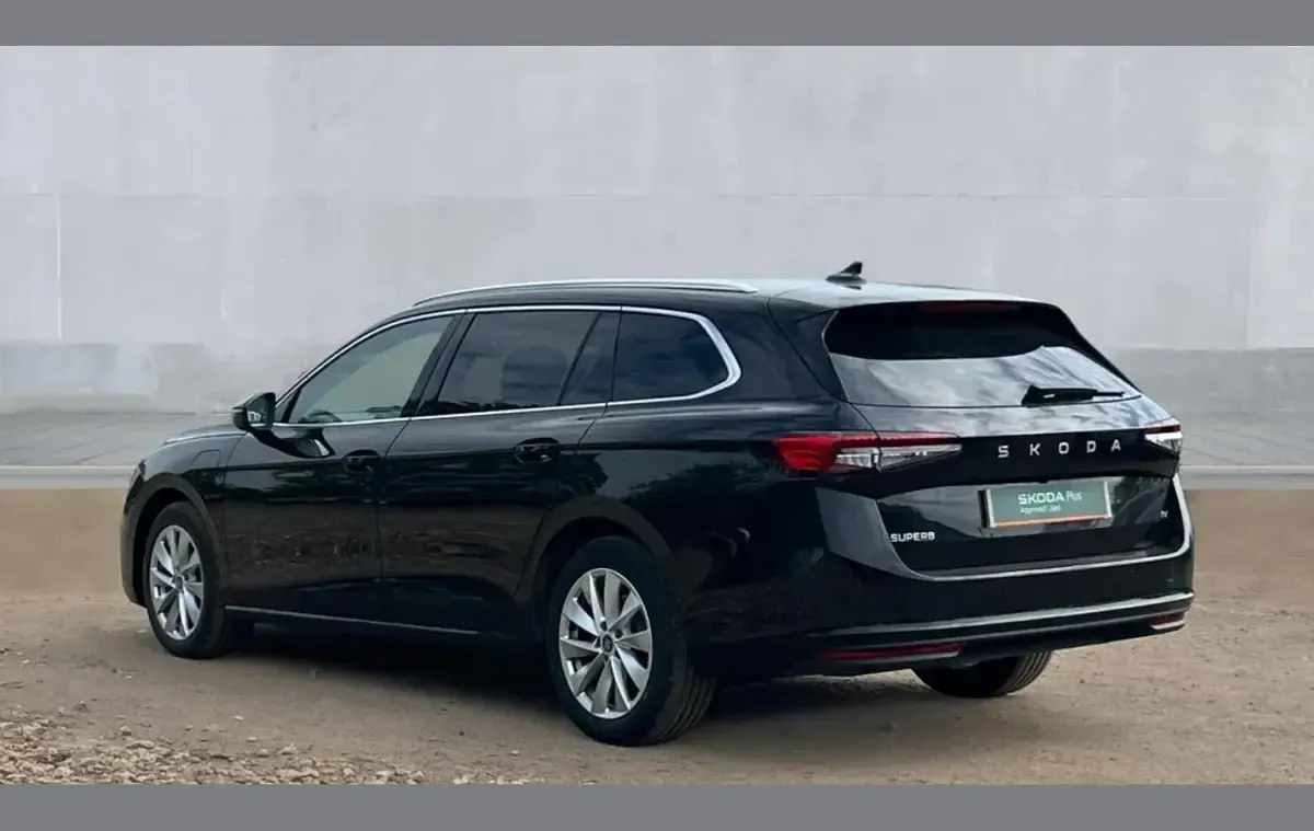 Used Skoda Superb SE Technology 200 HP (147 kW) 2025 Black Estate