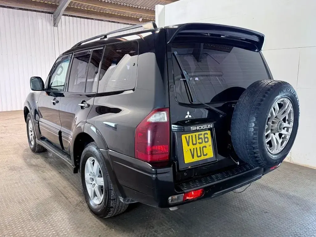 Used Mitsubishi Shogun Elegance 158 HP (116 kW) 2006 Black SUV