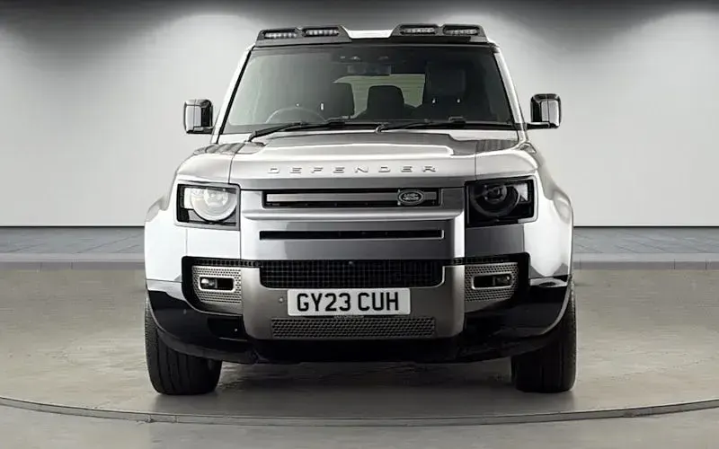 Used Land Rover Defender HSE Dynamic 300 HP (220 kW) 2023 Eiger grey SUV