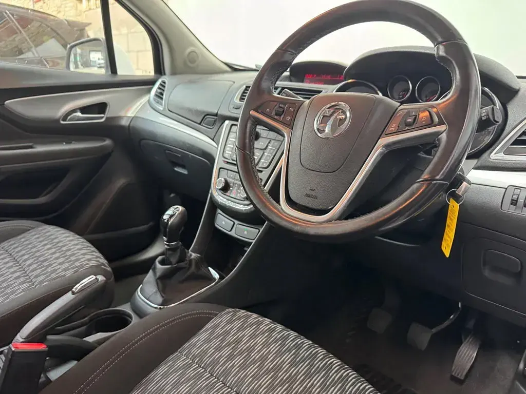 Used Vauxhall Mokka S 115 HP (84 kW) 2016 White SUV