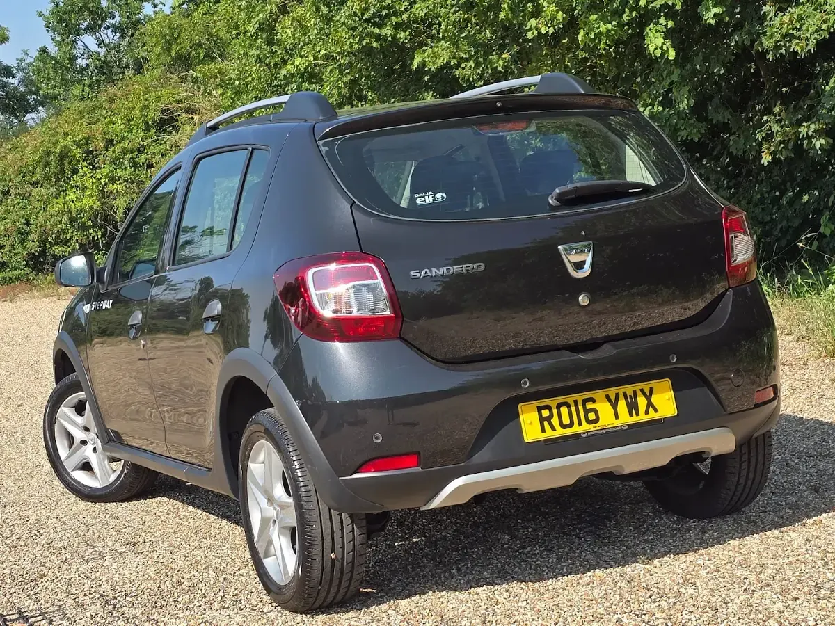 Used Dacia Sandero Lauréate 90 HP (66 kW) 2016 Black Hatchback