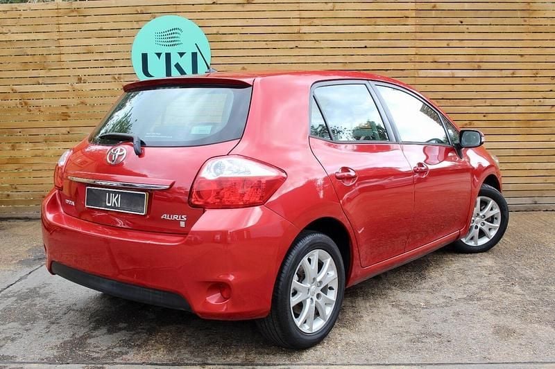 Used Toyota Auris 2012 Red Hatchback