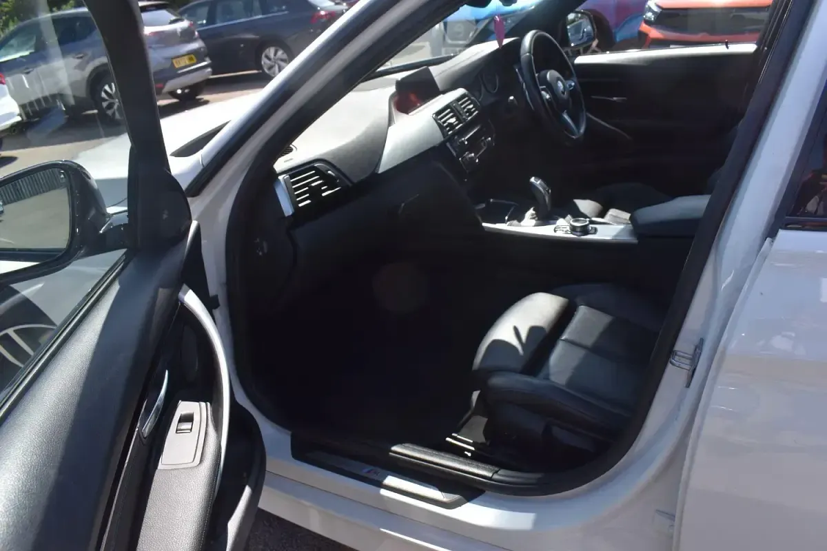 Used BMW 320 M Sport 181 HP (133 kW) 2018 White Estate
