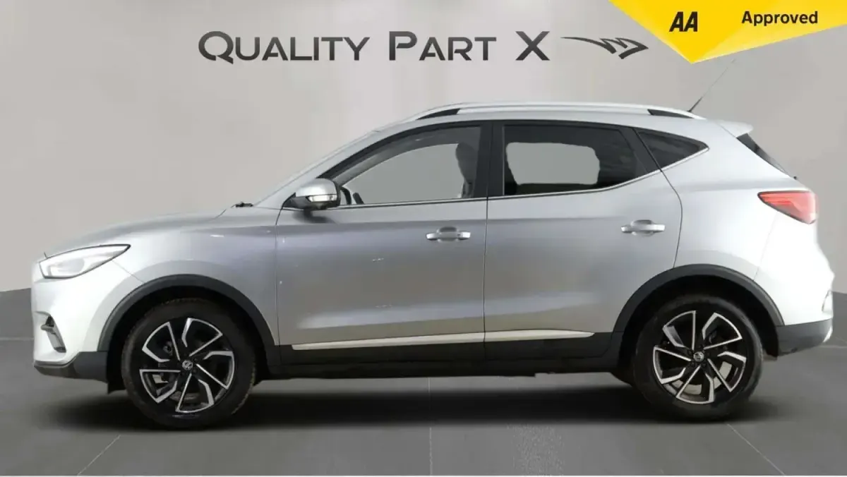 Usado MG ZS Exclusive 111 HP (81 kW) 2024 Prateado SUV