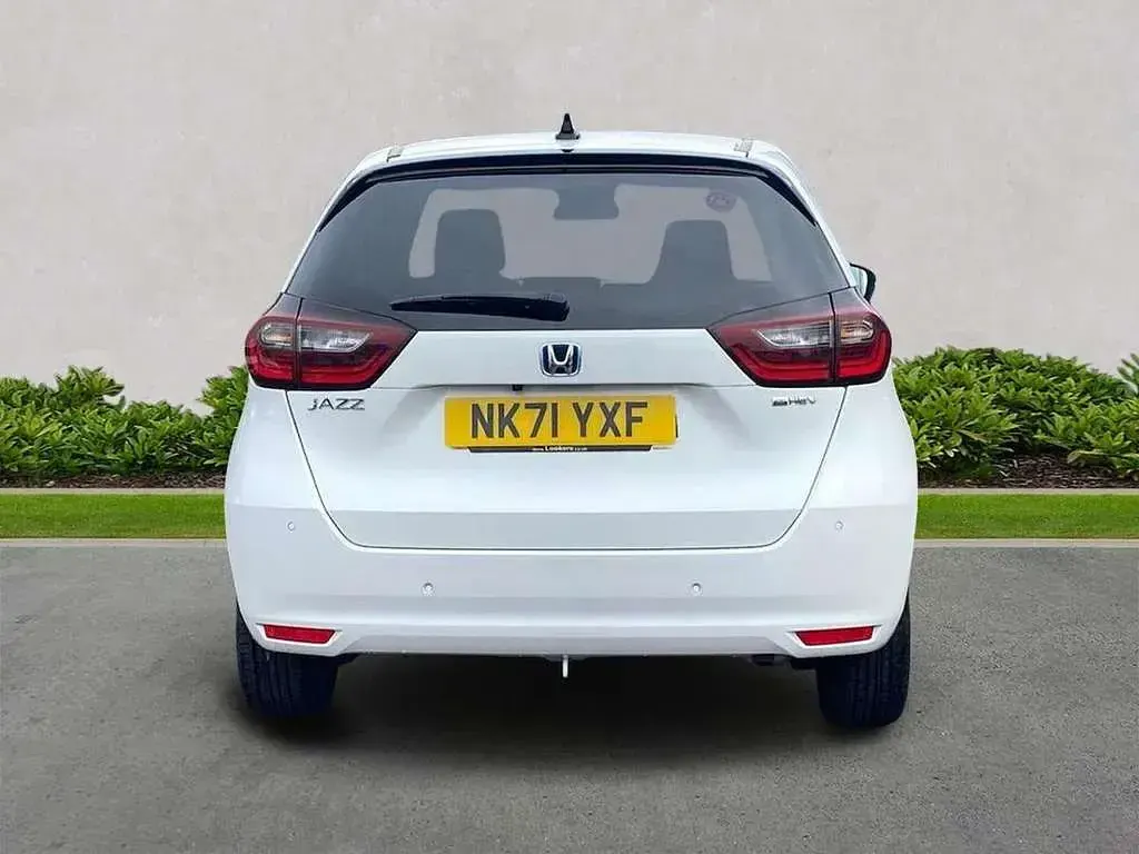 Used Honda Jazz Hybrid 109 HP (80 kW) 2021 White Hatchback